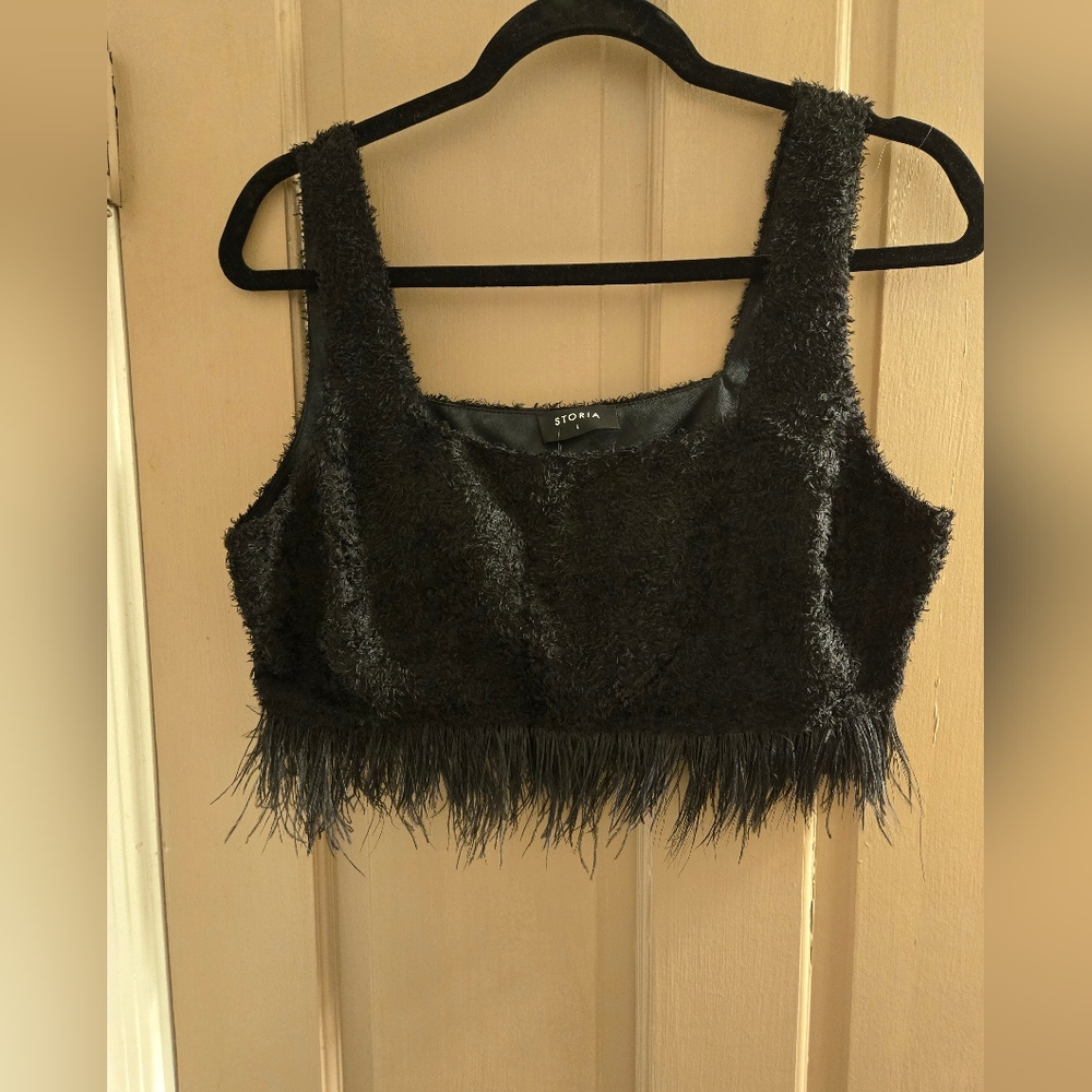 * Storia size Large black feather crop top